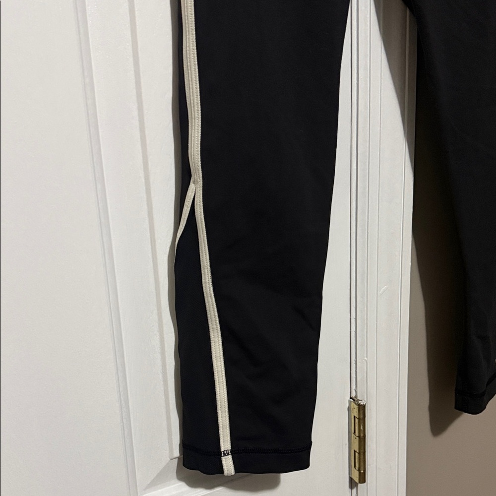 Lululemon Wunder Under Roll Down Crop Black Polka Dot Waistband White Stripe {4} - Picture 5 of 11